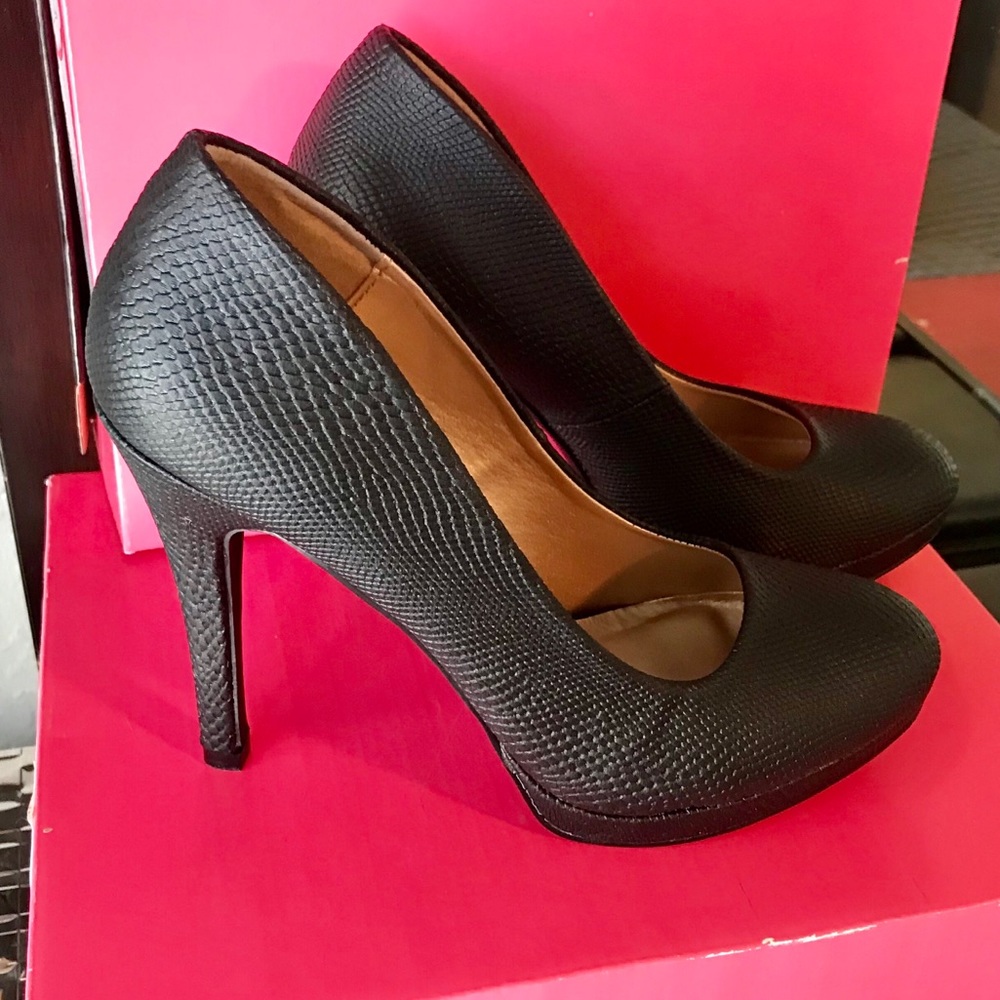 Black Platform Pumps 🔛 EUC